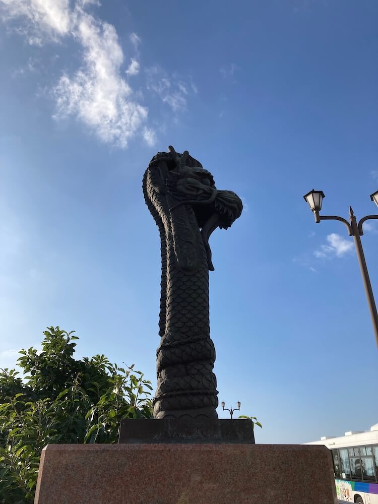明治橋の龍の像