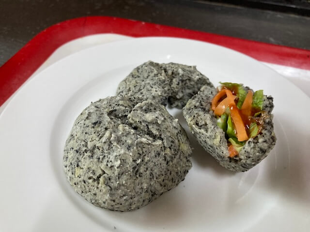 黒ゴマ米粉パン