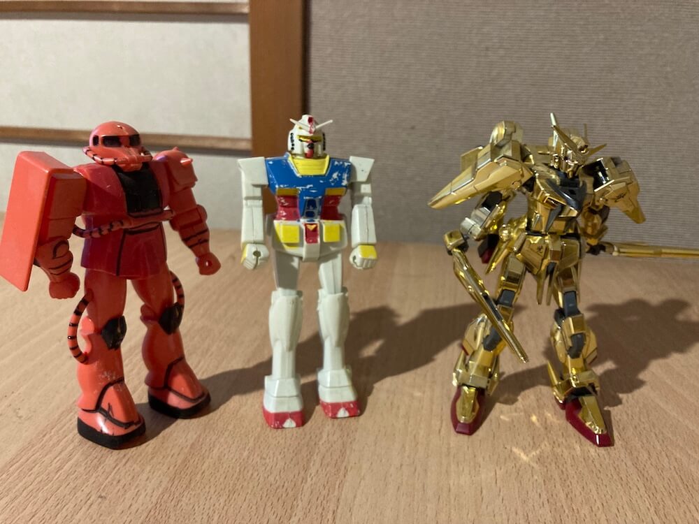 ガンダムプラモデル３つ