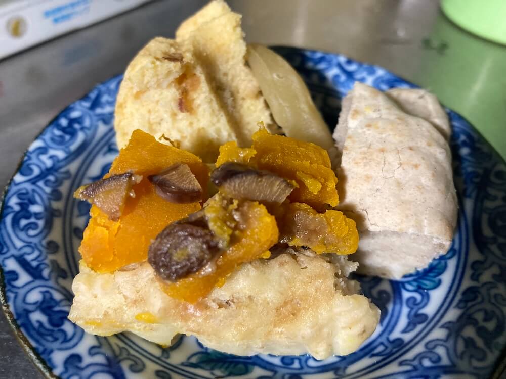 カボチャと栗のタルトや他のケーキ