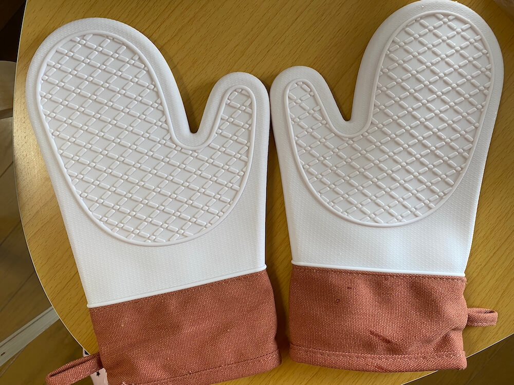 スモーキーピンクの耐熱ミトン（鍋つかみ）が可愛い