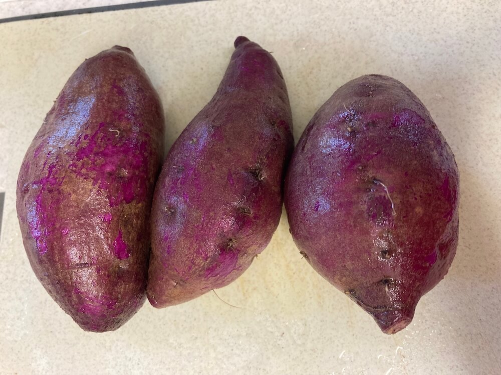 綺麗に洗った紅芋