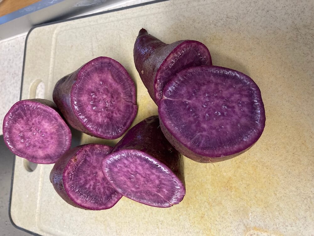 カットした紅芋