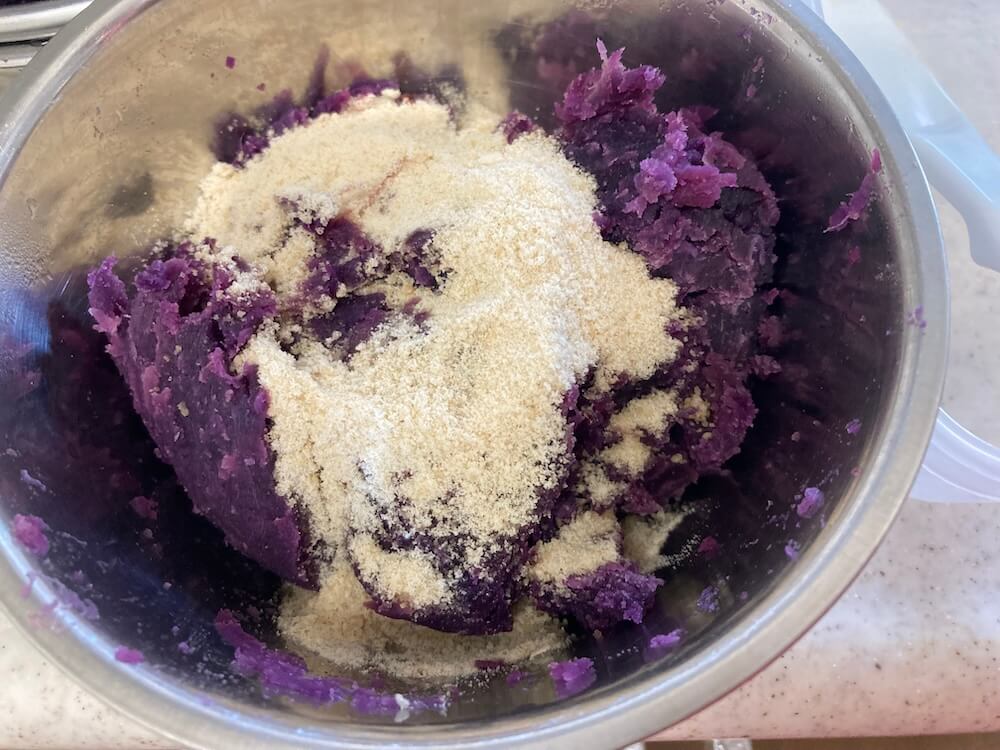 きび砂糖を加え食べた紅芋