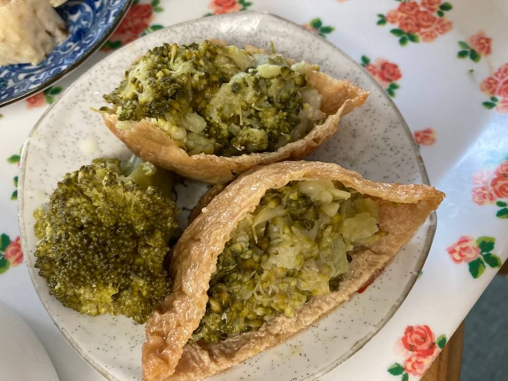 美味しいブロッコリー入りの味つけいなりあげ