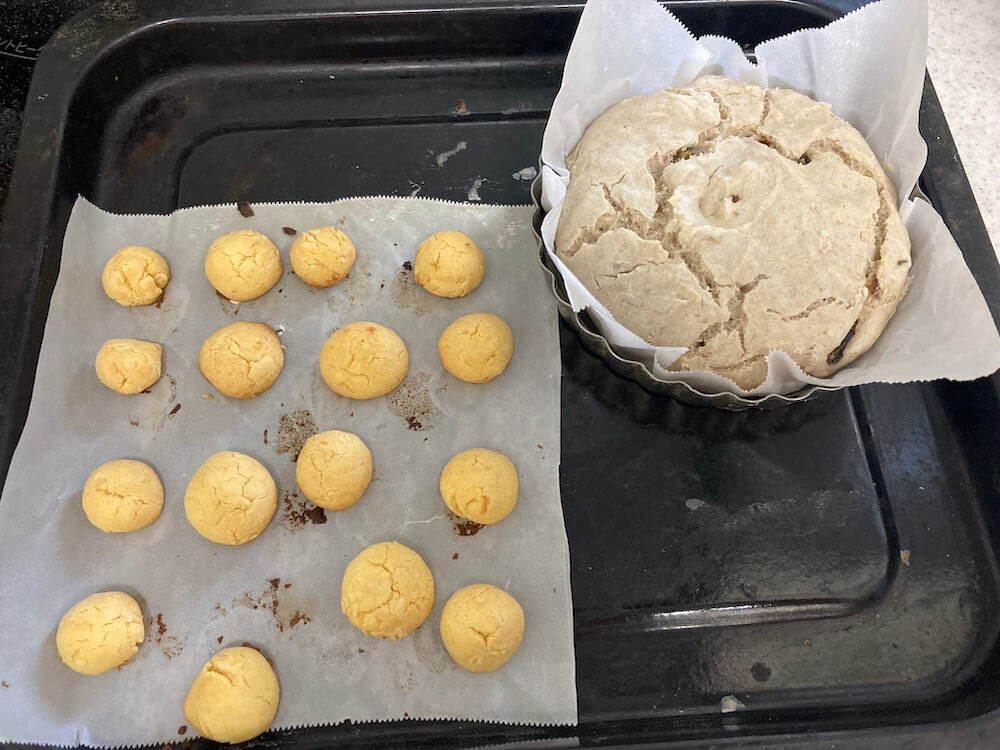 美味しい卵ボーロとそば粉ケーキ