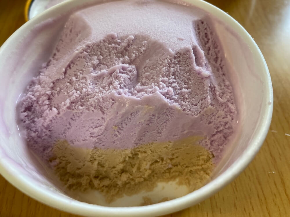 紅いもタルトアイスの下の方が特に美味しい