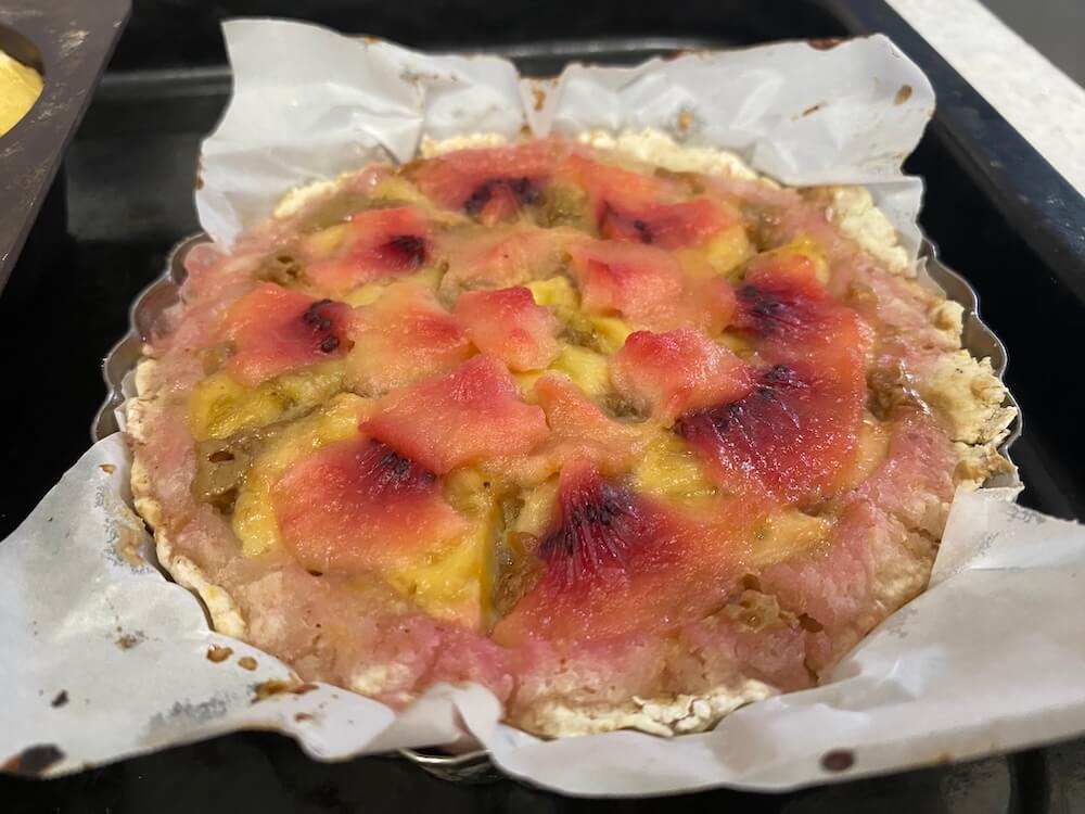 レッドキウイとバナナタルト